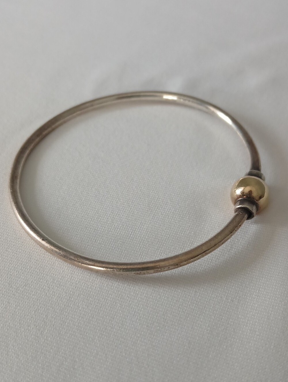 ✨ Two-Tone Single Ball Bangle Bracelet (Cape Cod Style) ✨ - Picture 7 of 9